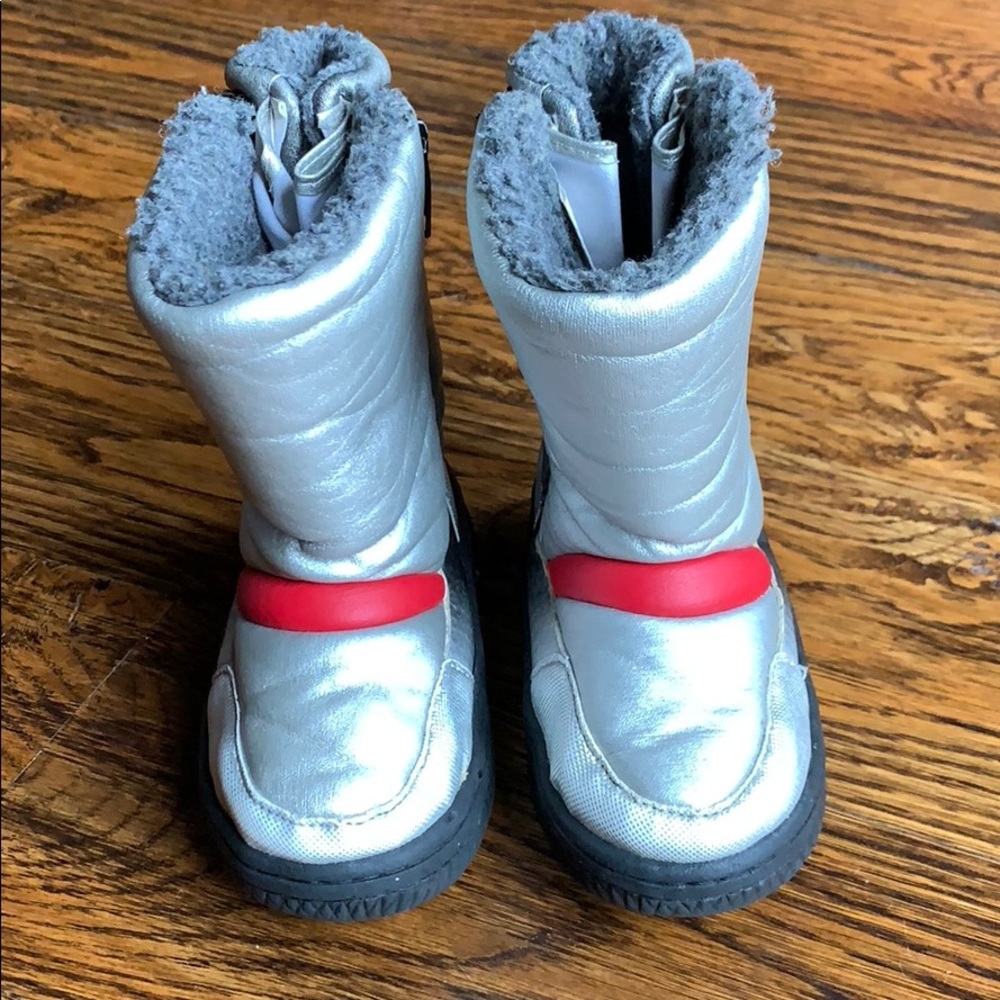 Toddler size 5/6 silver/red snow Boots